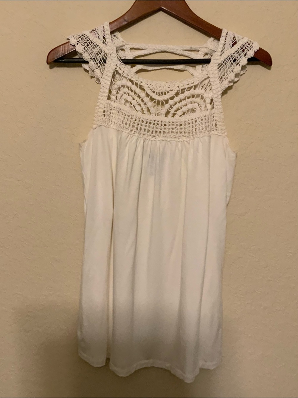 Boston Proper Cream Crochet Yoke Sleeveless Camisole
